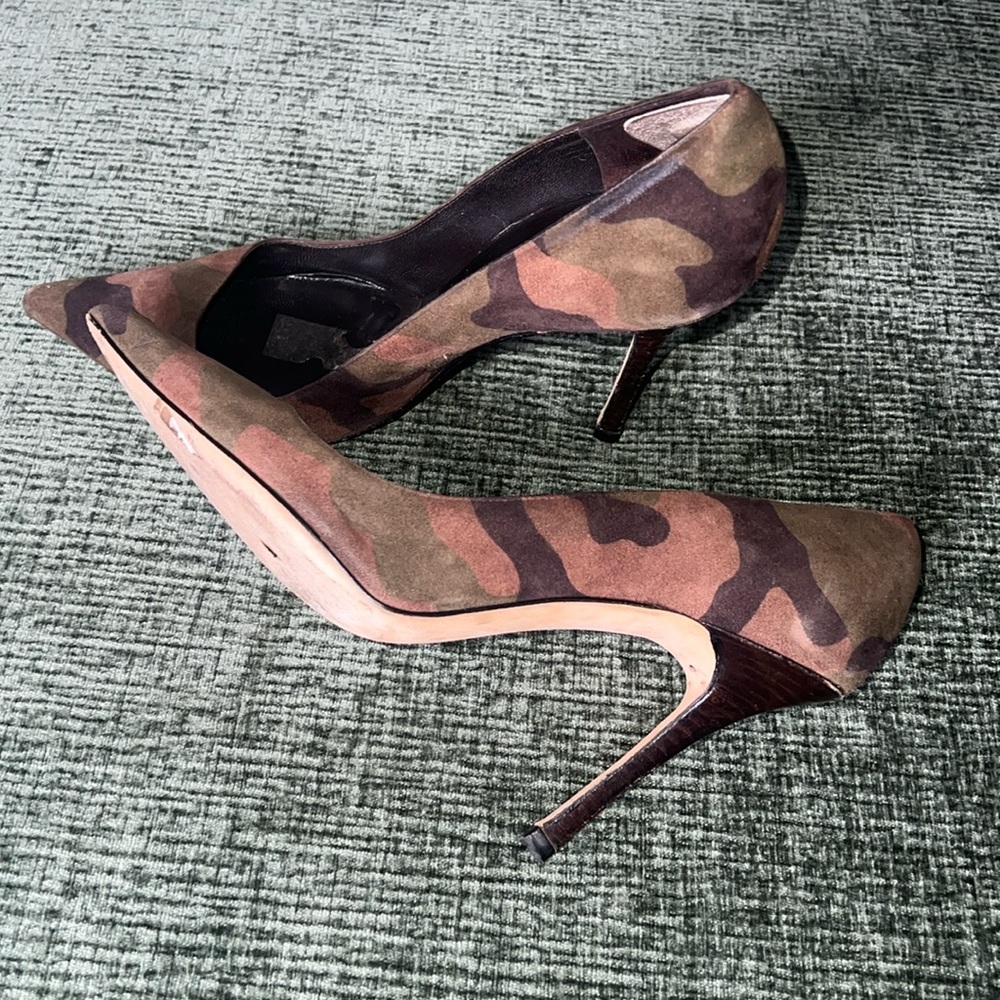 MANOLO BLAHNIK SUEDE CAMOUFLAGE POINTED TOE HEELS SIZE 40